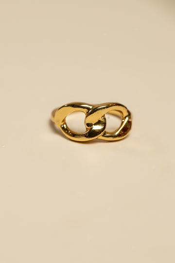 Chain links statement ring